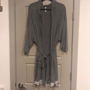 Torrid robe